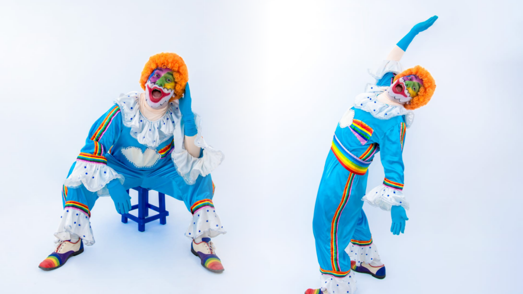 Personagem de Flávio Passos lidera desfile carnavalesco que celebra diversidade, arte e o verdadeiro espírito do palhaço